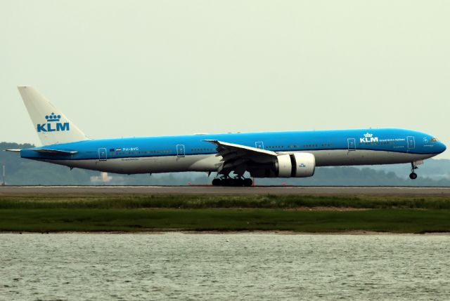 BOEING 777-300ER (PH-BVG)