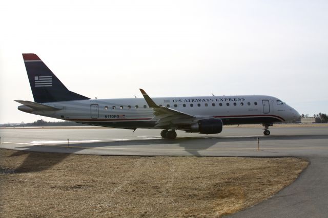 Embraer 175 (N110HQ)