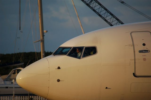Boeing 737-800 (9Y-KIN)