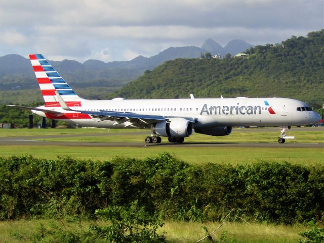 Boeing 757-200 (N175AN)