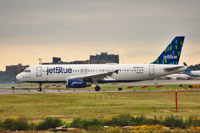 Airbus A320 (N657JB) - An Airbus a320 named Denim Blue, owned and operated by Jetblue taxis prior to departure from KDCA headed to KPBI on 20191029.br /br /Contact photographer for reproduction(s).