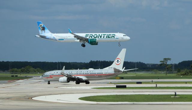 Boeing 737-800 (N905NN) - 6/14/23 Astrojet taxis out to Rwy 17R and waits for inbound Frontier N616FR Sierra