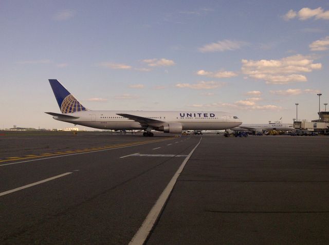 BOEING 767-300 (N643UA) - A United 767-300 gets towed into gate C17