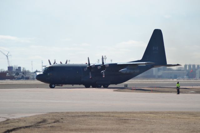 13-0340 — - Canadian Air Force CC-130 approaching GA ramp in Sioux Falls SD