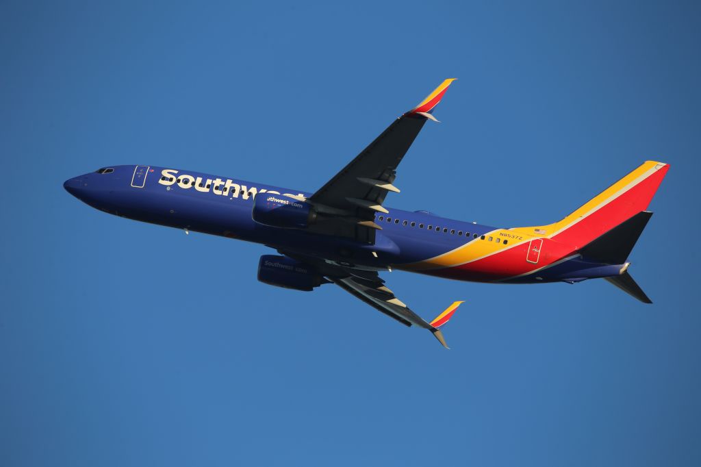 Boeing 737-800 (N8537Z)