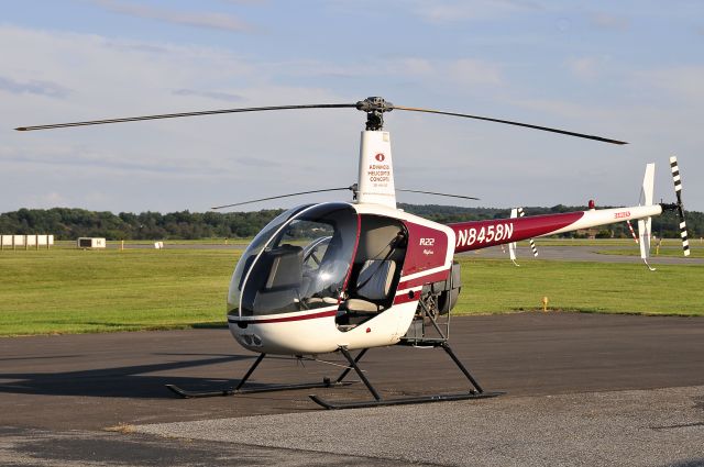 Robinson R-22 (N8458N) - Seen at KFDK on 9/4/2009.    a href=http://discussions.flightaware.com/profile.php?mode=viewprofile&u=269247  Profile/a