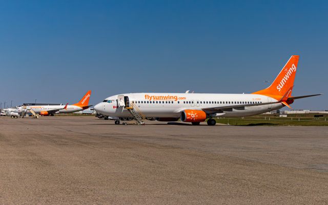 Boeing 737-800 (C-FPRP)
