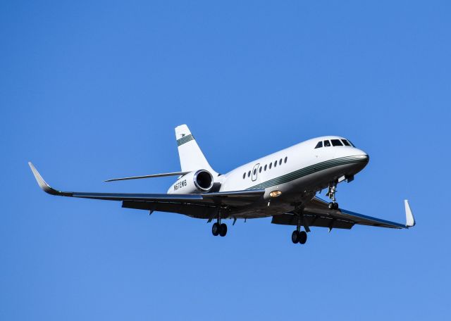 Dassault Falcon 2000 (N672WB)