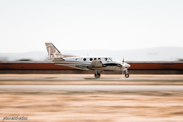 Beechcraft King Air 90 (N8096U) - Photo taken by @planesthetics (instagram) taking off from KRHV.