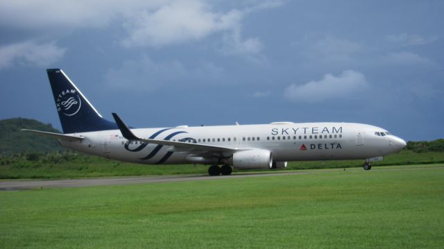 Boeing 737-800 (N3761R)