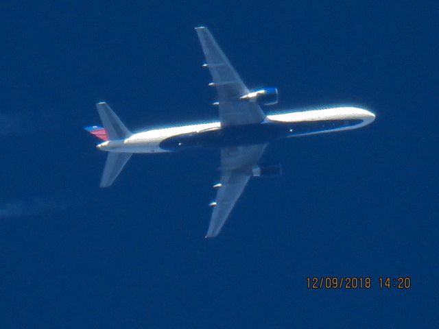 Boeing 757-200 (N678DL)