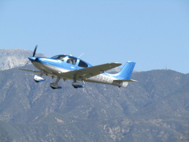 Cirrus SR-20 (N593EH) - Taking off RWY 26L