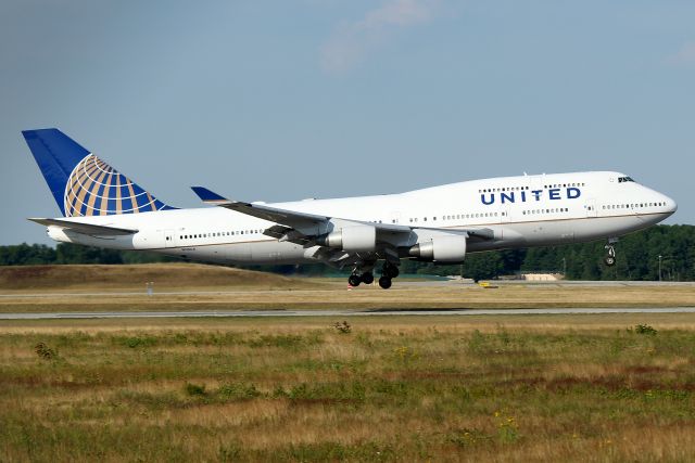 Boeing 747-400 (N118UA) - UA 2287 arriving from Frankfurt as a troop charter