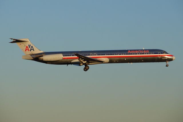 McDonnell Douglas MD-82 (N76202)