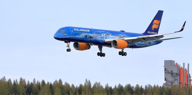 Boeing 757-200 (TF-FIR) - Icelandair (80 years of Aviation Livery)