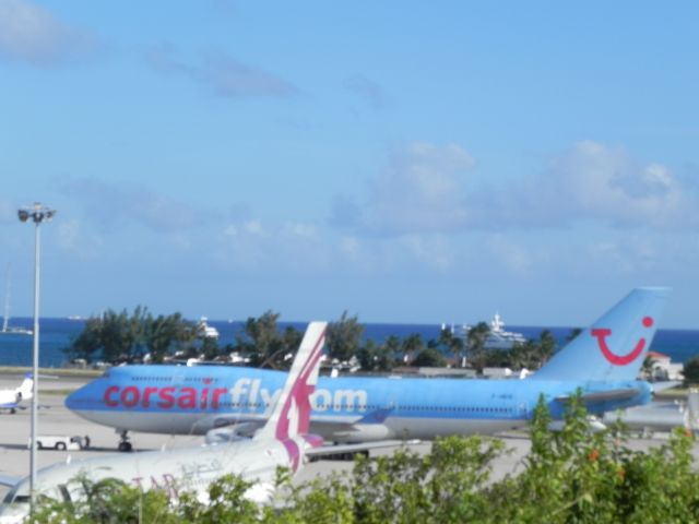 Boeing 747-400 (CRL860) - TNCM