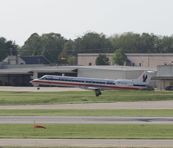 Embraer ERJ-145 (N932AE) - American Eagle landing on Runway 23. 4-29-2010