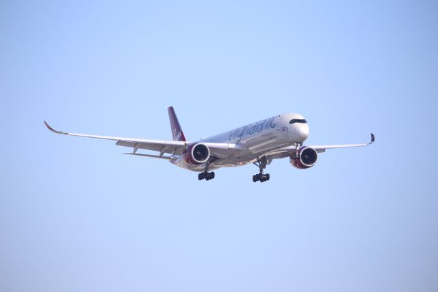 Airbus A350-1000 (G-VRNB)