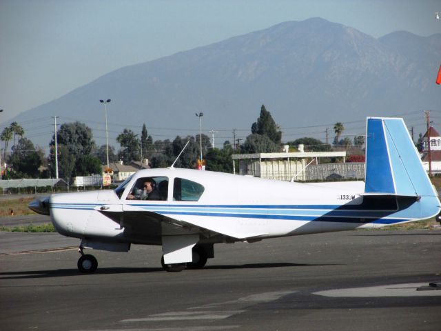 Mooney M-20 (N1335W) - Taxiing at Brackett Field