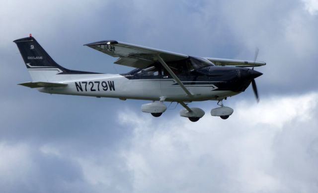 Cessna Skylane (N7279W) - On final is this 1999 Cessna Skylane 182S in the Spring of 2019.
