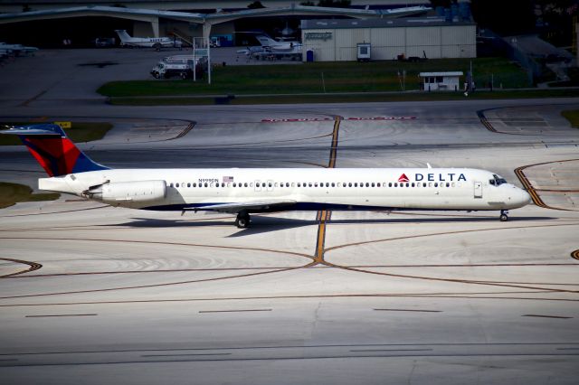 McDonnell Douglas MD-88 (N999DN)