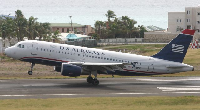 Airbus A319 (N705UW)