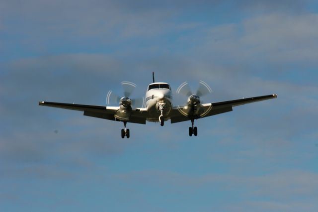 — — - King Air Arrival Green Bay Nov 1, 2009