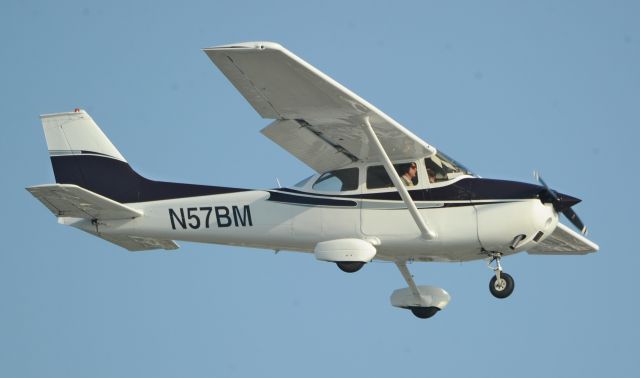 Cessna Skyhawk (N57BM)