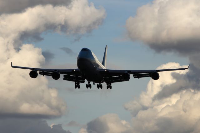 Boeing 747-200 — - Approaching LHR.