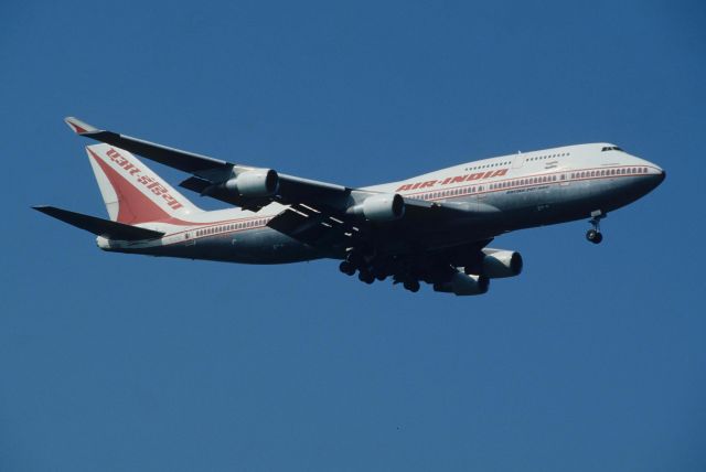 Boeing 747-400 (VT-ESO) - Final Approach to Narita Intl Airport Rwy34L on 1997/07/19