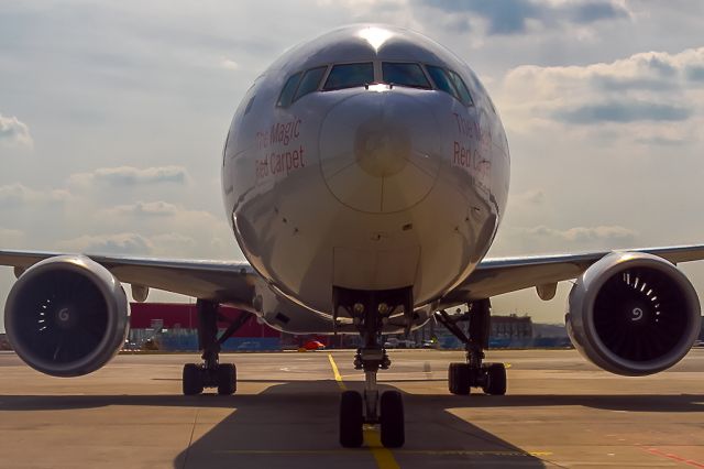 BOEING 777-300 (PT-MUA) - left side with smoke from a ground generator