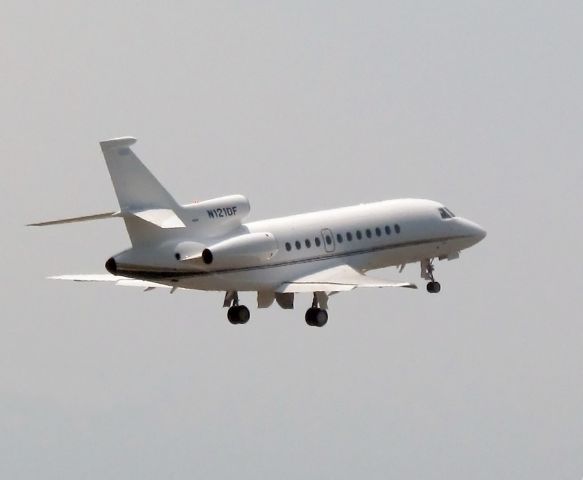 Dassault Falcon 900 (N121DF)