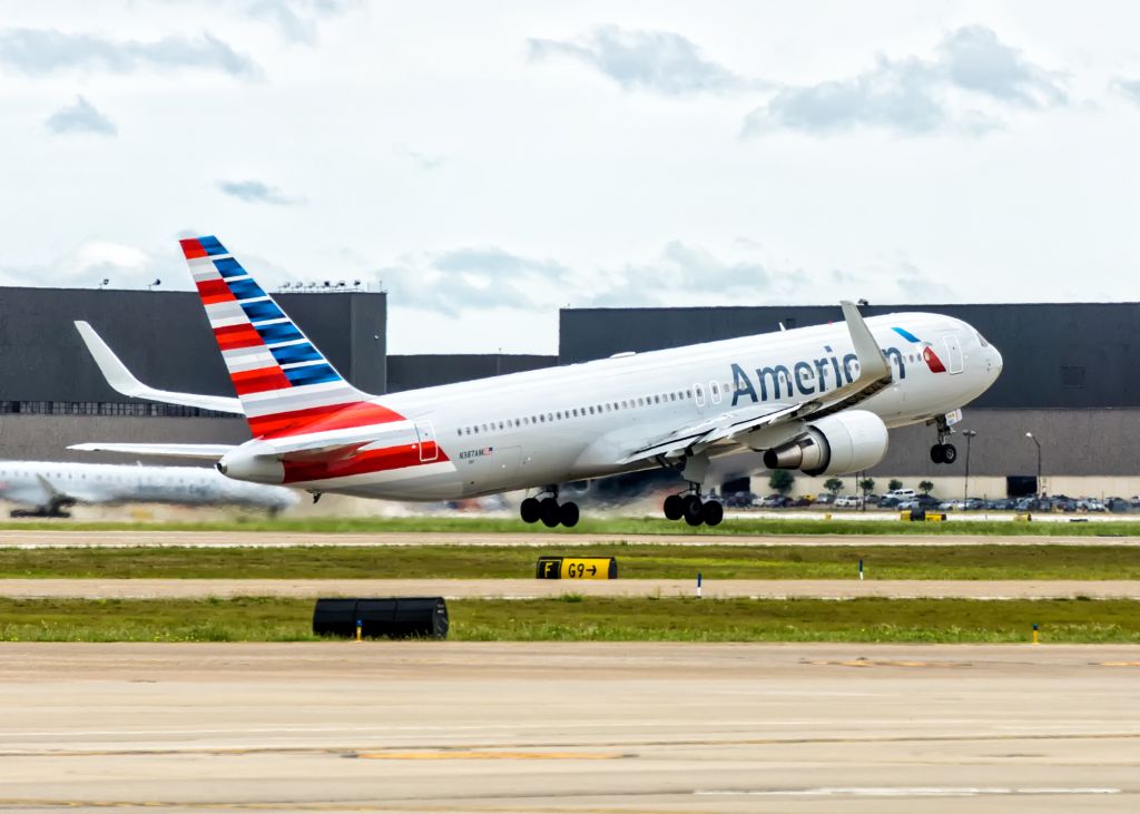 BOEING 767-300 (N387AM)