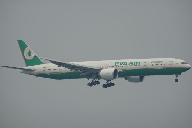 BOEING 777-300ER (B-16717)