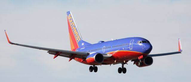 Boeing 737-700 (N706SW) - Landing on 34R.