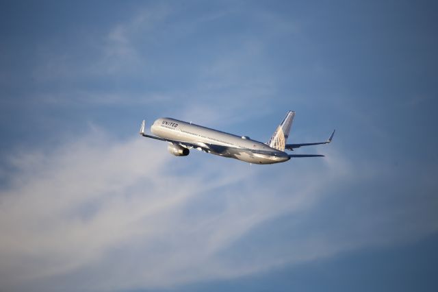 BOEING 757-300 (N57864)