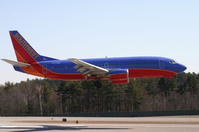 BOEING 737-300 (N317WN)