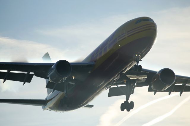 — — - DHL Cargo A300F on short finals to LHR.