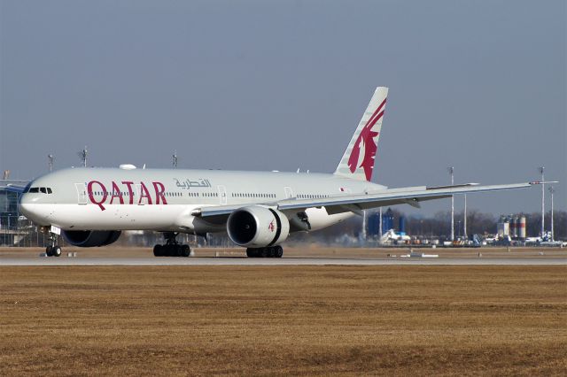 BOEING 777-300 (A7-BEK) - Boeing 777-3DZ(ER), Qatar Airways, A7-BEK, EDDM Airport München Franz Josef Strauss, 19. Febr. 2019