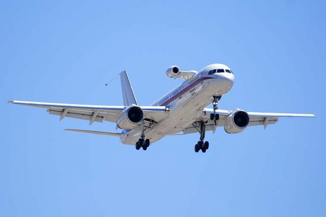 Boeing 757-200 (N757HW) - Honeywell engine testbed