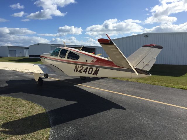 Beechcraft 35 Bonanza (N240M)