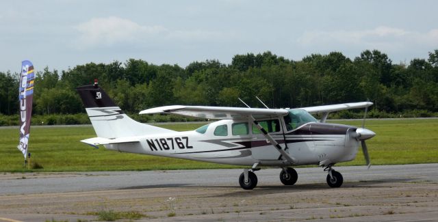 Cessna 205 (N1876Z) - Taxiing to parking is this 1962 Cessna 205 Centurion in the Summer of 2023. 8/5/2023