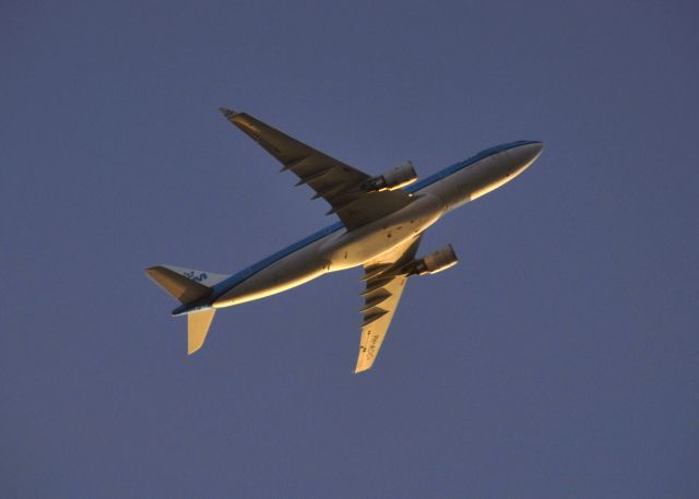 Airbus A330-200 (PH-AOC) - KLM Airbus A330-203 PH-AOC leaving Amsterdam 