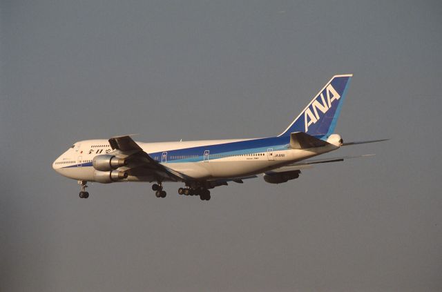 Boeing 747-200 (JA8181) - Final Approach to Narita Intl Airport Rwy34 on 1989/03/19