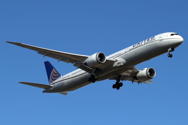 BOEING 787-10 Dreamliner (N12004) - 26/12/2020: Flight from Newark, USA, landing on runway 12.br /Duration was 09h46m.