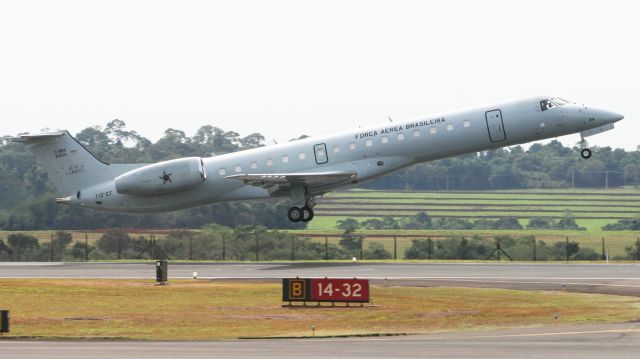 Embraer ERJ-145 (FAB2524)