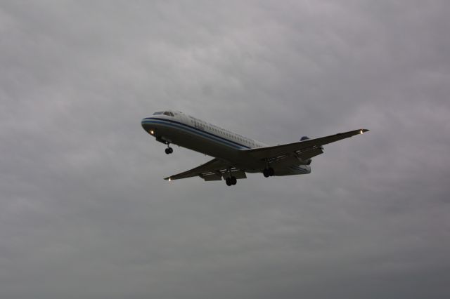 Fokker 100 (B-12293)