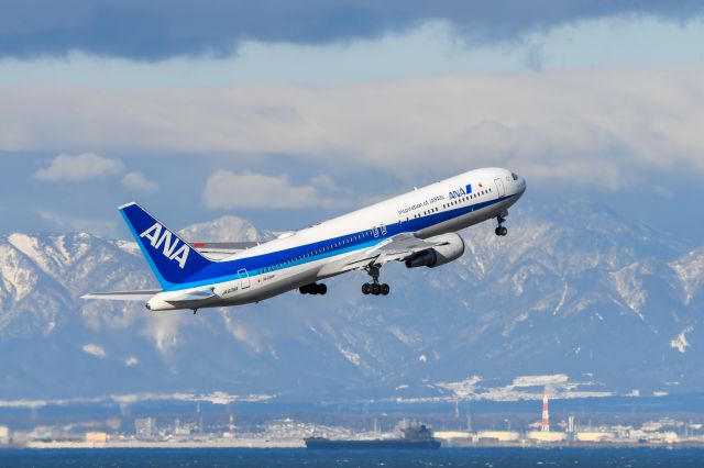 BOEING 767-300 (JA608A) - 2021.1.1 NH307 NGO→OKA