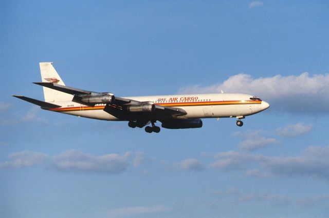 Boeing 707-100 (5N-ARQ) - Final Approach to Narita Intl Airport Rwy16 on 1985/11/04