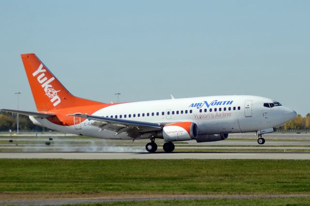 Boeing 737-500 (C-GANU)